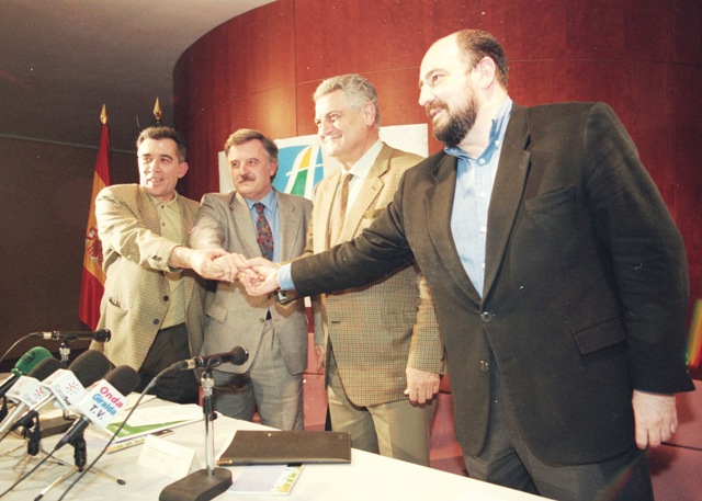 23 de febrero de 1998. El presidente de CEA, Rafael Álvarez Colunga, suscribió un Pacto por el Turismo con sindicatos y el consejero de Turismo de la Junta de Andalucía.